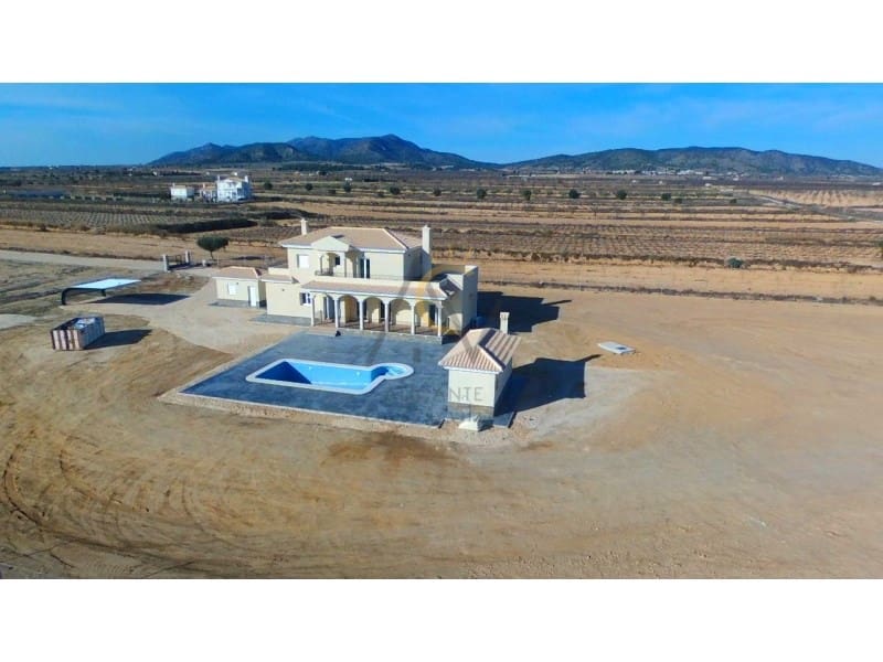 4 bedroom Villa for sale in Pinoso with pool garage - € 305,000 (Ref: 5877691)