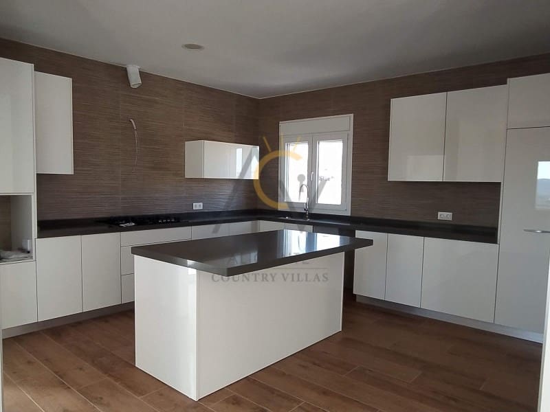 4 bedroom Villa for sale in Pinoso with pool garage - € 305,000 (Ref: 5877691)