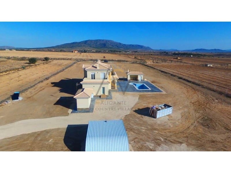 4 bedroom Villa for sale in Pinoso with pool garage - € 305,000 (Ref: 5877691)