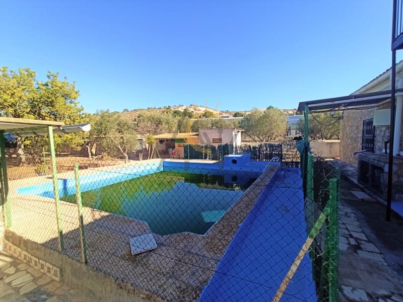 4 soveværelse Villa til salg i La Romana med swimmingpool garage - € 275.000 (Ref: 6652351)