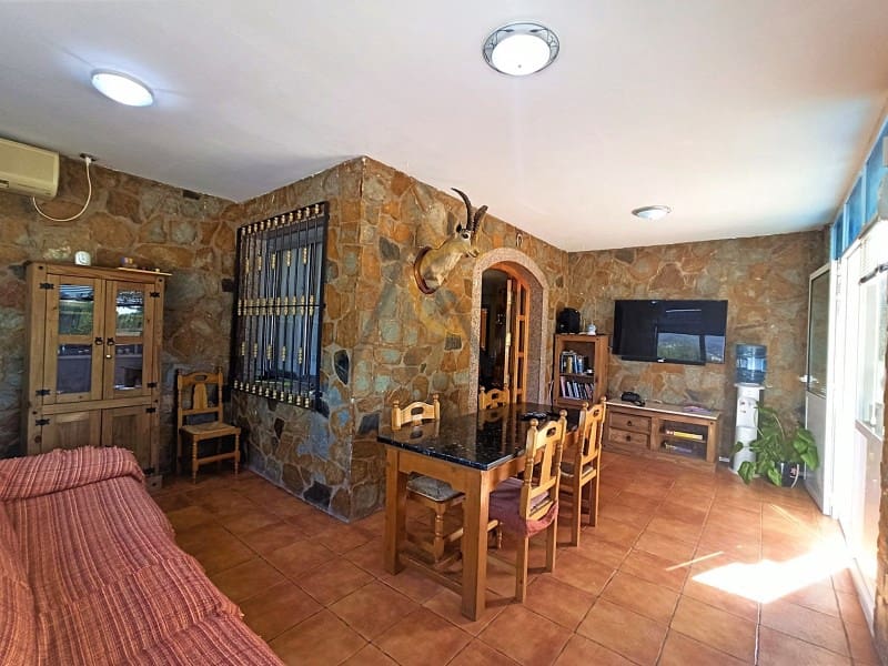 4 soveværelse Villa til salg i La Romana med swimmingpool garage - € 275.000 (Ref: 6652351)