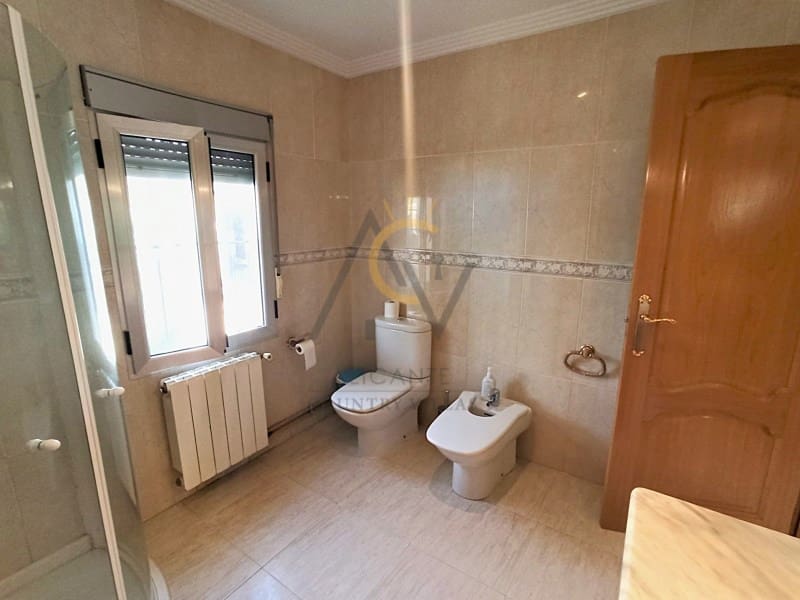 4 soveværelse Villa til salg i La Romana med swimmingpool garage - € 275.000 (Ref: 6652351)