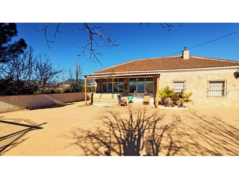 4 soveværelse Villa til salg i La Romana med swimmingpool garage - € 275.000 (Ref: 6652351)