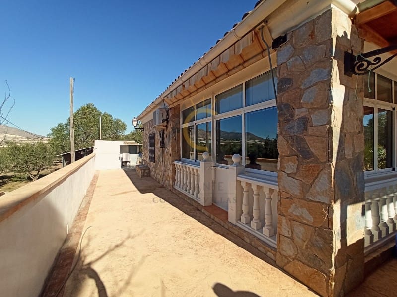 4 soveværelse Villa til salg i La Romana med swimmingpool garage - € 275.000 (Ref: 6652351)