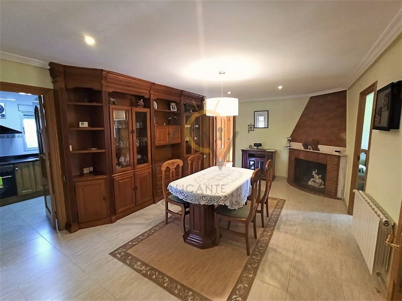 4 soveværelse Villa til salg i La Romana med swimmingpool garage - € 275.000 (Ref: 6652351)