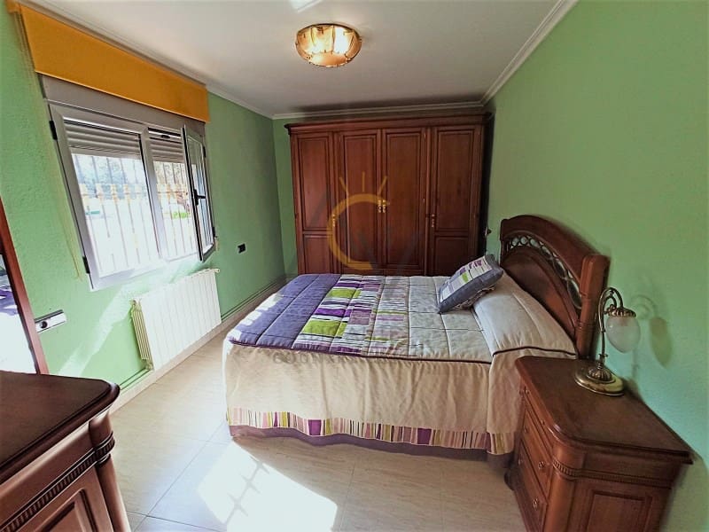 4 soveværelse Villa til salg i La Romana med swimmingpool garage - € 275.000 (Ref: 6652351)