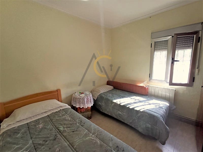 4 soveværelse Villa til salg i La Romana med swimmingpool garage - € 275.000 (Ref: 6652351)