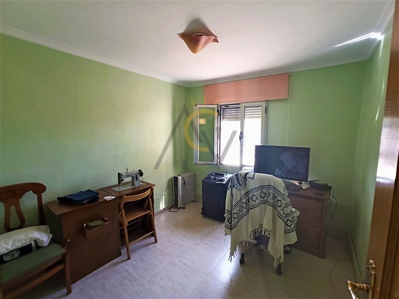 4 soveværelse Villa til salg i La Romana med swimmingpool garage - € 275.000 (Ref: 6652351)