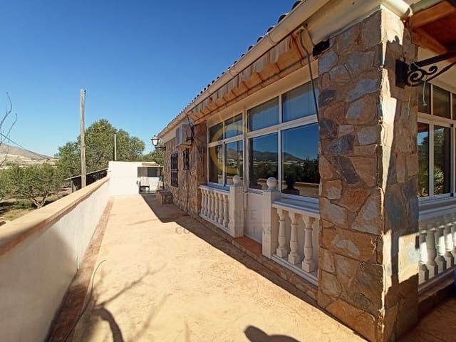 4 Zimmer Villa zu verkaufen in La Romana mit Pool Garage - 275.000 € (Ref: 6652351)