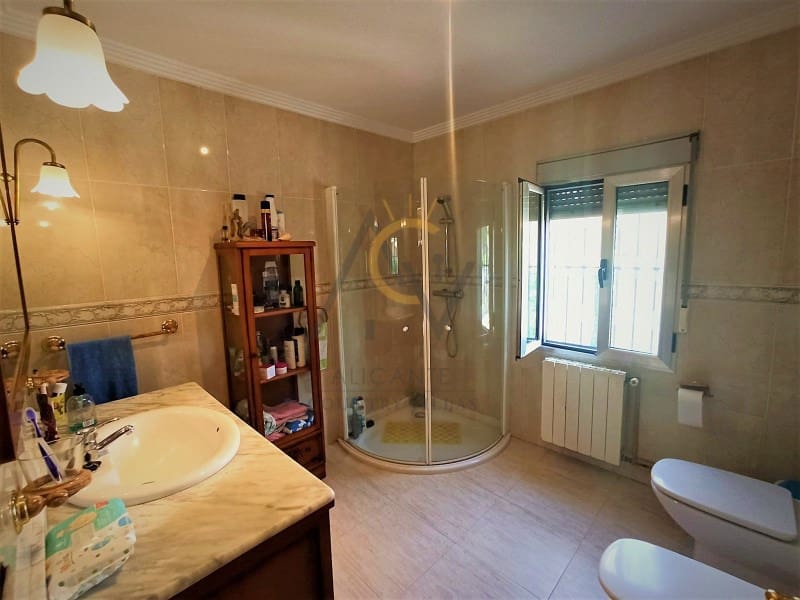 4 soveværelse Villa til salg i La Romana med swimmingpool garage - € 275.000 (Ref: 6652351)