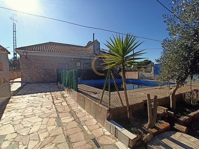 4 Zimmer Villa zu verkaufen in La Romana mit Pool Garage - 275.000 € (Ref: 6652351)