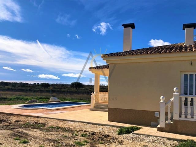 Chalet de 3 habitaciones en Pinoso en venta con piscina - 335.000 € (Ref: 6731030)