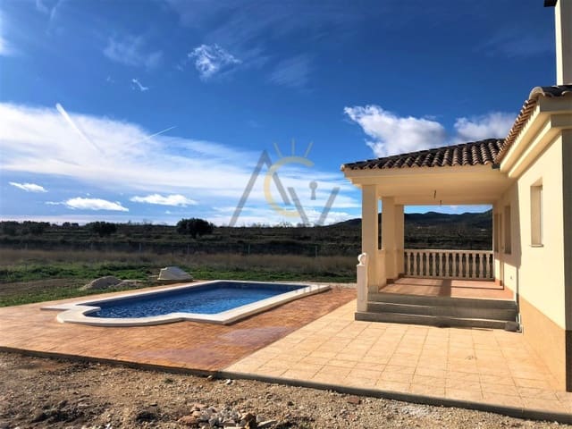 Chalet de 3 habitaciones en Pinoso en venta con piscina - 335.000 € (Ref: 6731030)