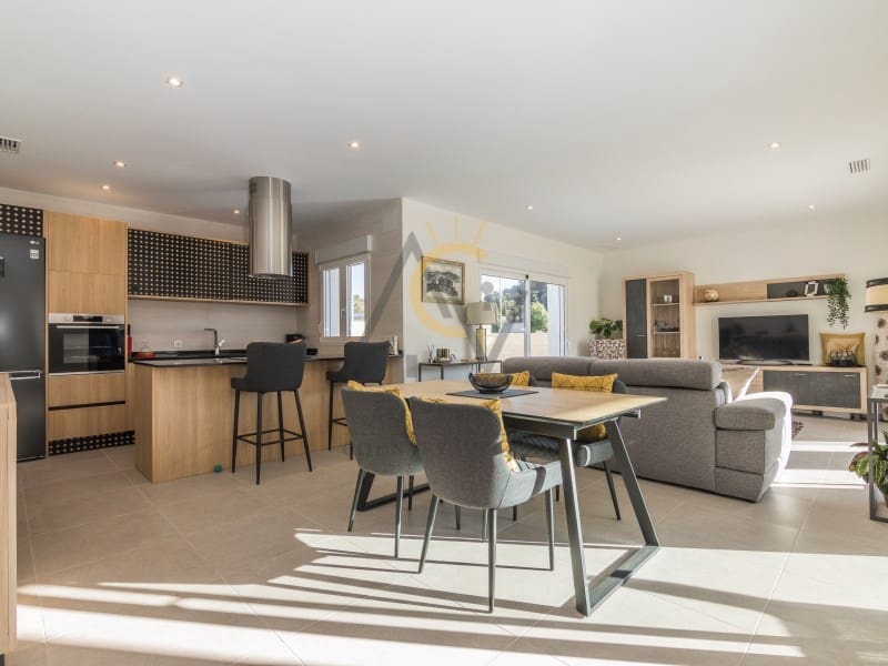 3 bedroom Villa for sale in Pinoso with pool - € 410,000 (Ref: 6733515)