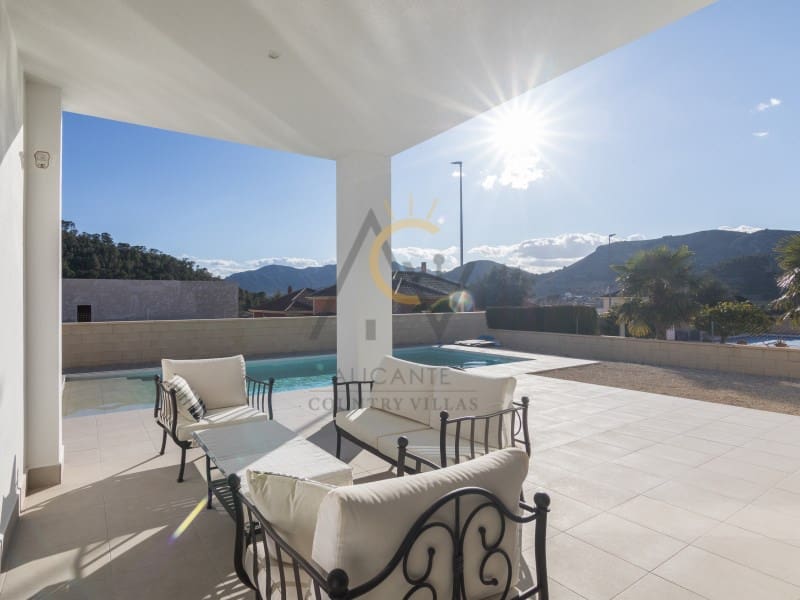 3 bedroom Villa for sale in Pinoso with pool - € 410,000 (Ref: 6733515)