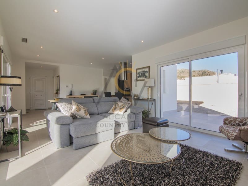 3 bedroom Villa for sale in Pinoso with pool - € 410,000 (Ref: 6733515)