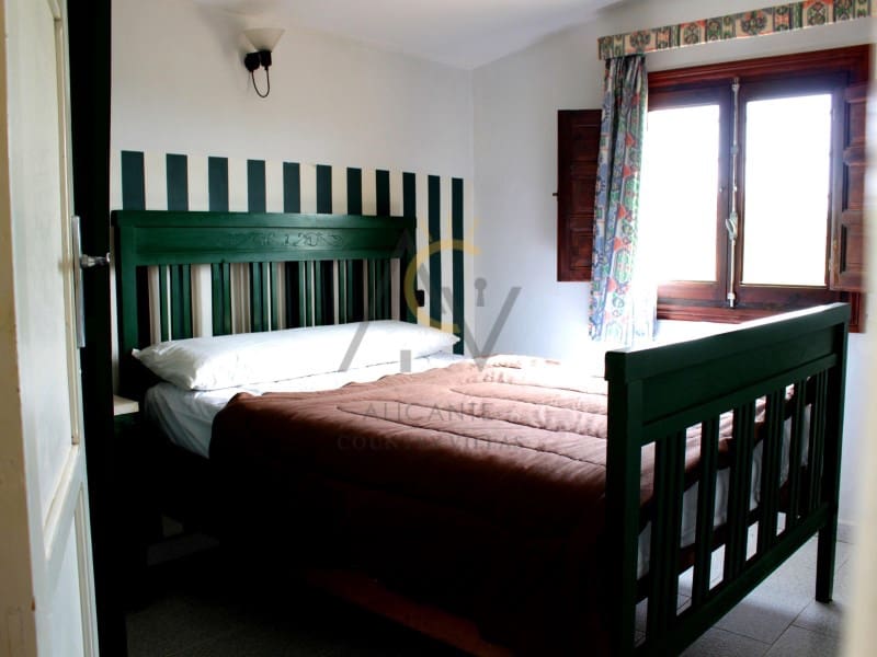 6 soverom Villa til salgs i Monforte del Cid med svømmebasseng garasje - € 415 000 (Ref: 7022040)