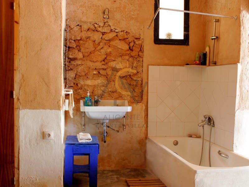 6 soverom Villa til salgs i Monforte del Cid med svømmebasseng garasje - € 415 000 (Ref: 7022040)