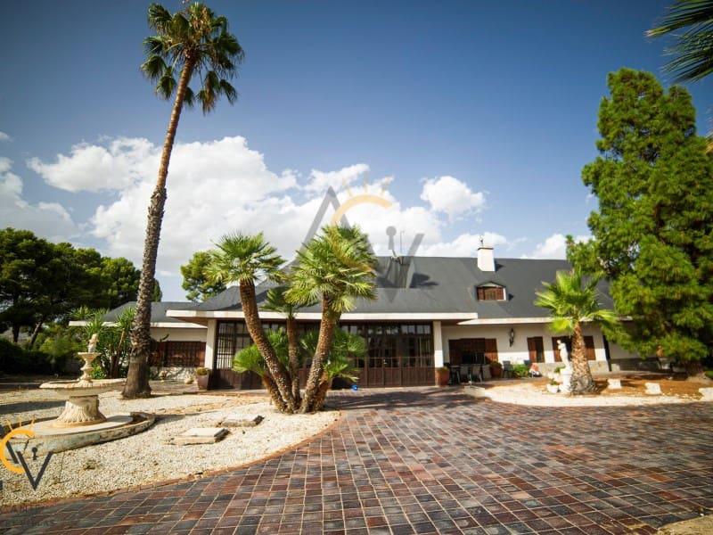 6 bedroom Villa for sale in Monovar / Monover with pool garage - € 450,000 (Ref: 7077956)