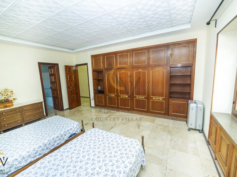 6 bedroom Villa for sale in Monovar / Monover with pool garage - € 450,000 (Ref: 7077956)