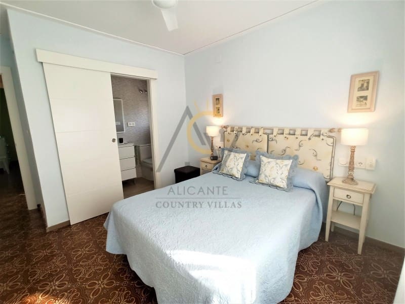 4 bedroom Villa for sale in Aspe with garage - € 349,000 (Ref: 7117208)