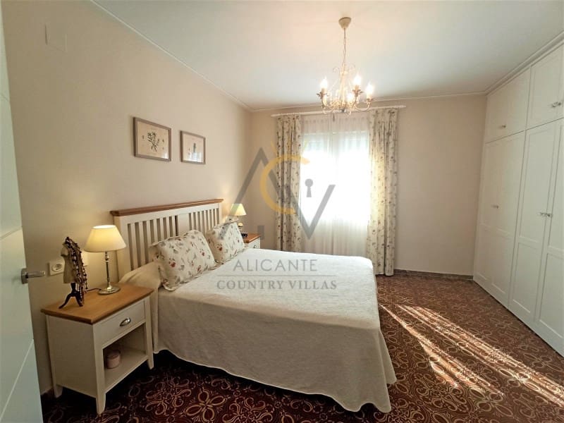 4 bedroom Villa for sale in Aspe with garage - € 349,000 (Ref: 7117208)