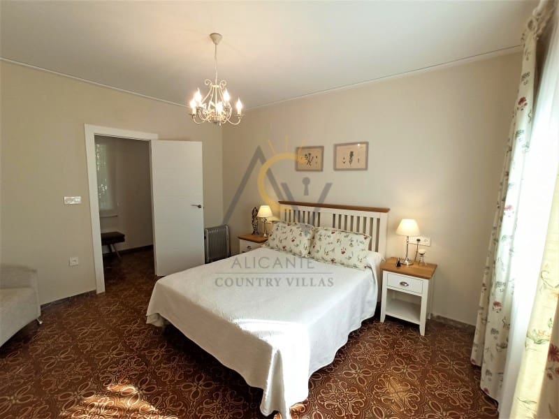 4 bedroom Villa for sale in Aspe with garage - € 349,000 (Ref: 7117208)