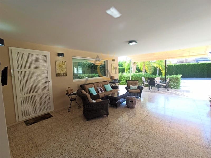 4 bedroom Villa for sale in Aspe with garage - € 349,000 (Ref: 7117208)