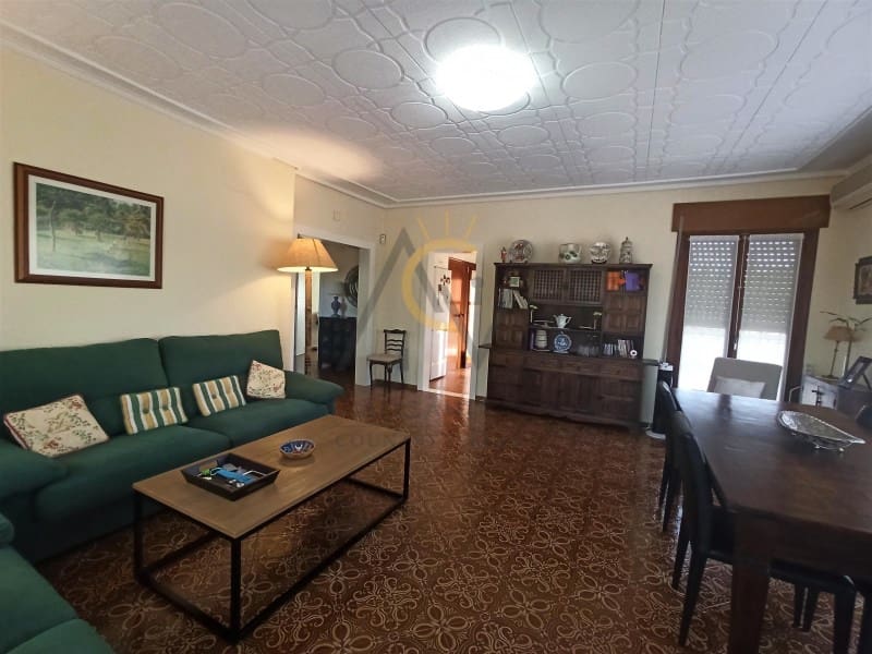 4 bedroom Villa for sale in Aspe with garage - € 349,000 (Ref: 7117208)