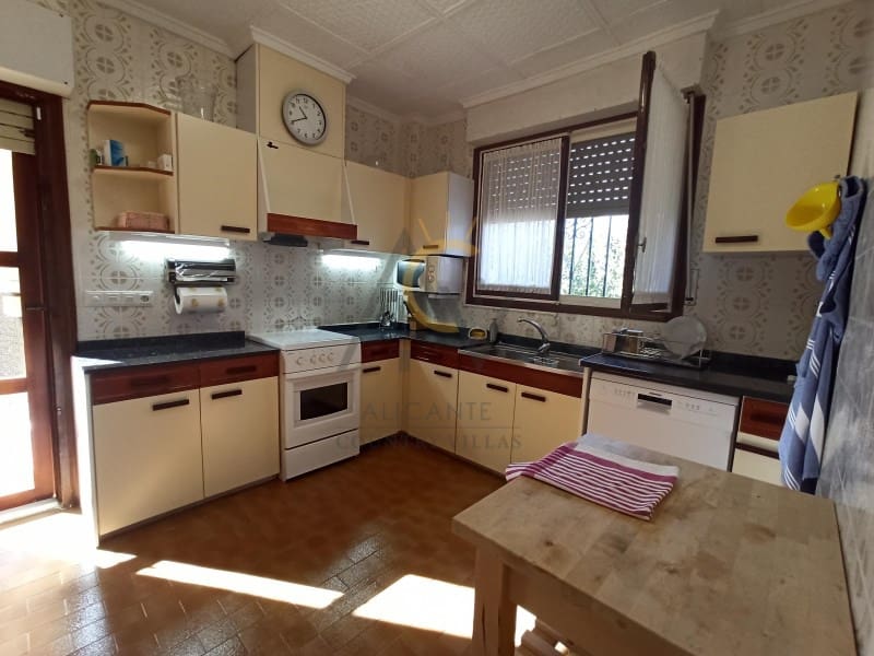 4 bedroom Villa for sale in Aspe with garage - € 349,000 (Ref: 7117208)