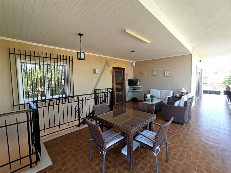 4 bedroom Villa for sale in Aspe with garage - € 349,000 (Ref: 7117208)