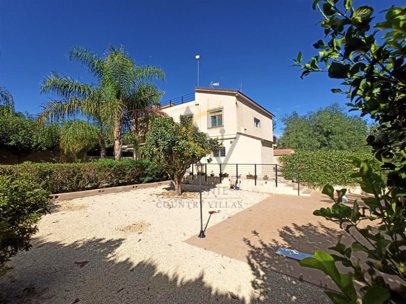 4 bedroom Villa for sale in Aspe with garage - € 349,000 (Ref: 7117208)