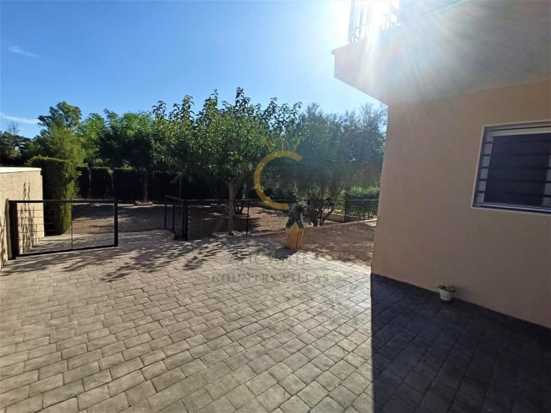 4 bedroom Villa for sale in Aspe with garage - € 349,000 (Ref: 7117208)