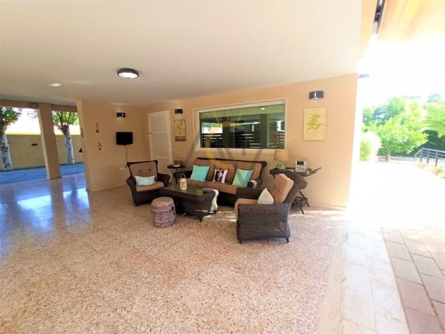 4 bedroom Villa for sale in Aspe with garage - € 349,000 (Ref: 7117208)