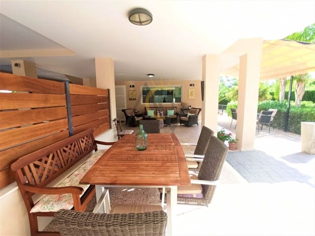 4 bedroom Villa for sale in Aspe with garage - € 349,000 (Ref: 7117208)