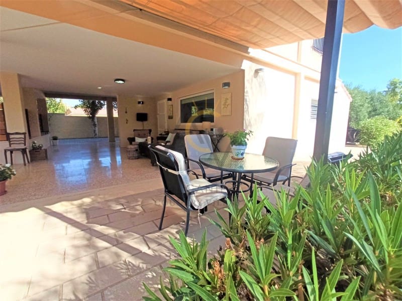 4 bedroom Villa for sale in Aspe with garage - € 349,000 (Ref: 7117208)