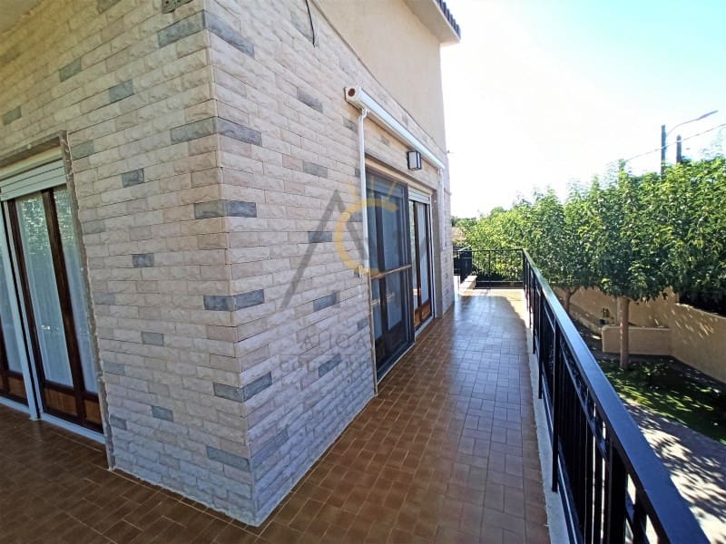 4 bedroom Villa for sale in Aspe with garage - € 349,000 (Ref: 7117208)