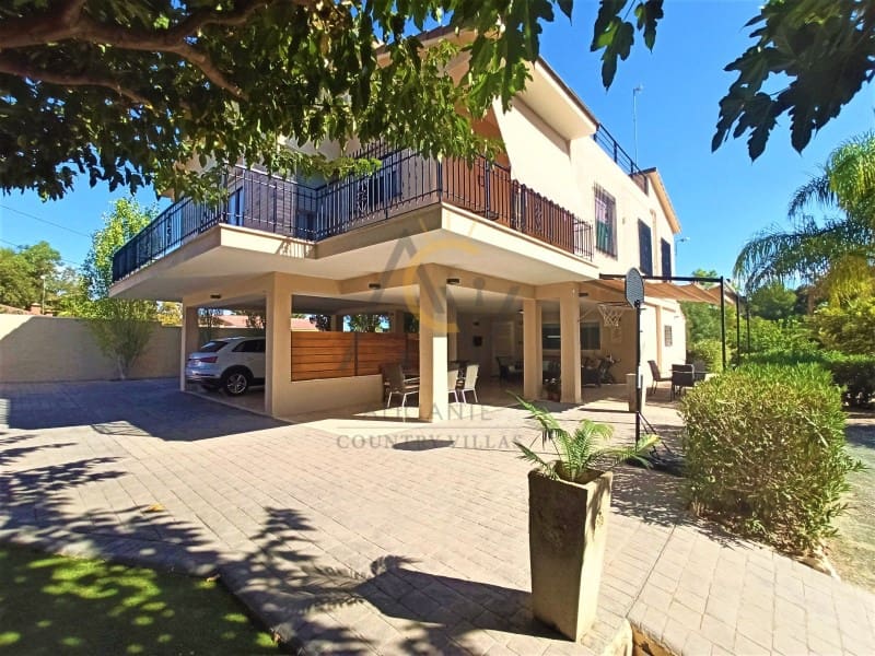 4 bedroom Villa for sale in Aspe with garage - € 349,000 (Ref: 7117208)