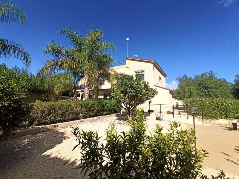 4 bedroom Villa for sale in Aspe with garage - € 349,000 (Ref: 7117208)