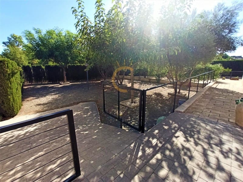 4 bedroom Villa for sale in Aspe with garage - € 349,000 (Ref: 7117208)