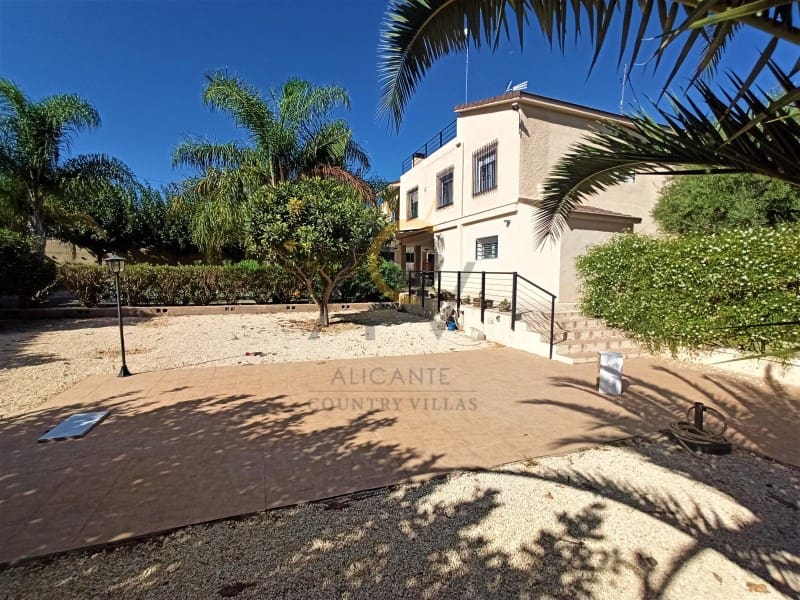 4 bedroom Villa for sale in Aspe with garage - € 349,000 (Ref: 7117208)