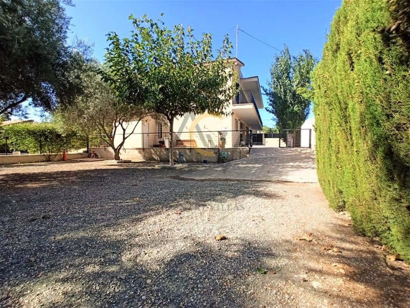 4 bedroom Villa for sale in Aspe with garage - € 349,000 (Ref: 7117208)