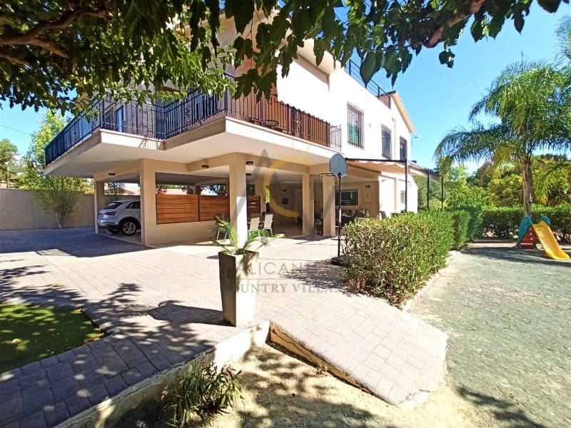 4 bedroom Villa for sale in Aspe with garage - € 349,000 (Ref: 7117208)