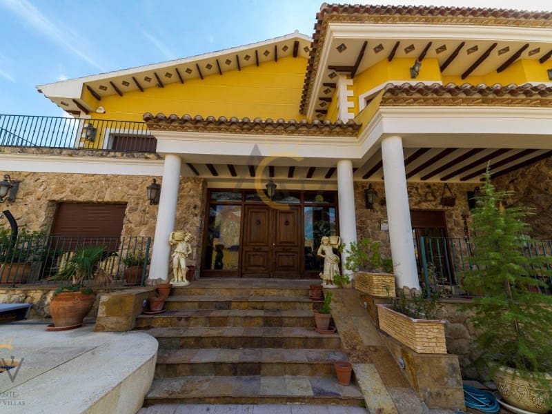 5 slaapkamer Villa te koop in Pinoso met zwembad garage - € 680.000 (Ref: 7187619)