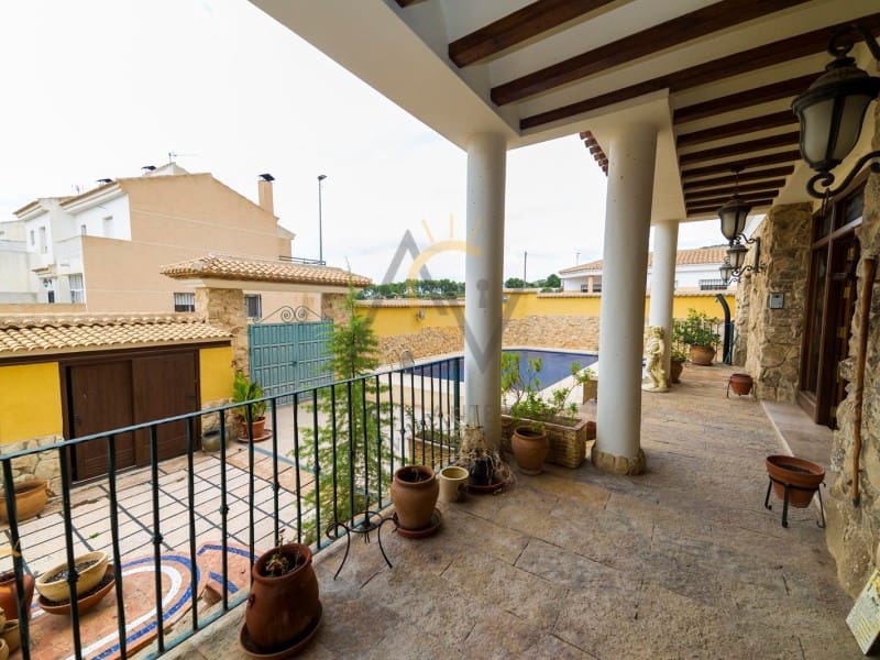 5 slaapkamer Villa te koop in Pinoso met zwembad garage - € 680.000 (Ref: 7187619)