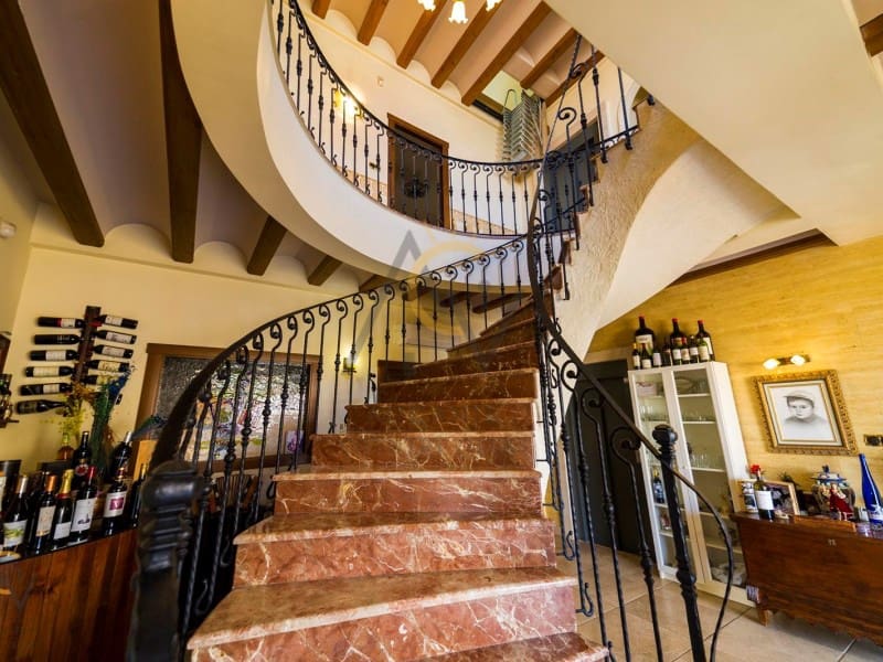 5 slaapkamer Villa te koop in Pinoso met zwembad garage - € 680.000 (Ref: 7187619)