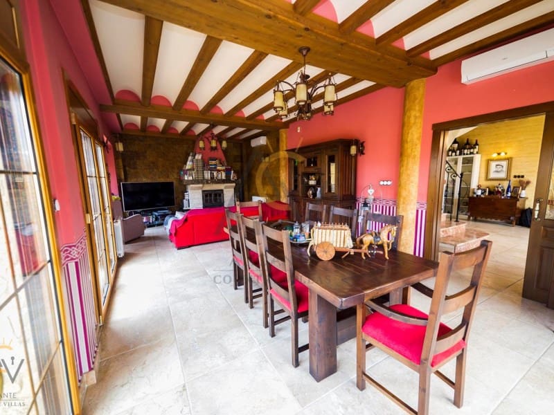 5 slaapkamer Villa te koop in Pinoso met zwembad garage - € 680.000 (Ref: 7187619)