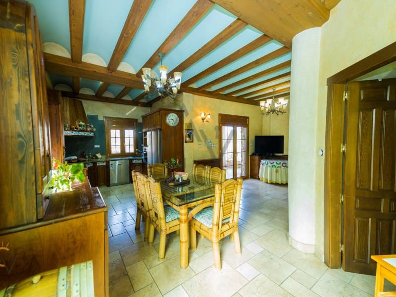 5 slaapkamer Villa te koop in Pinoso met zwembad garage - € 680.000 (Ref: 7187619)