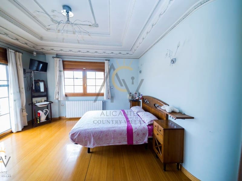 5 slaapkamer Villa te koop in Pinoso met zwembad garage - € 680.000 (Ref: 7187619)