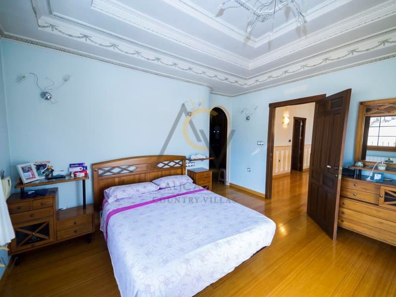 5 slaapkamer Villa te koop in Pinoso met zwembad garage - € 680.000 (Ref: 7187619)